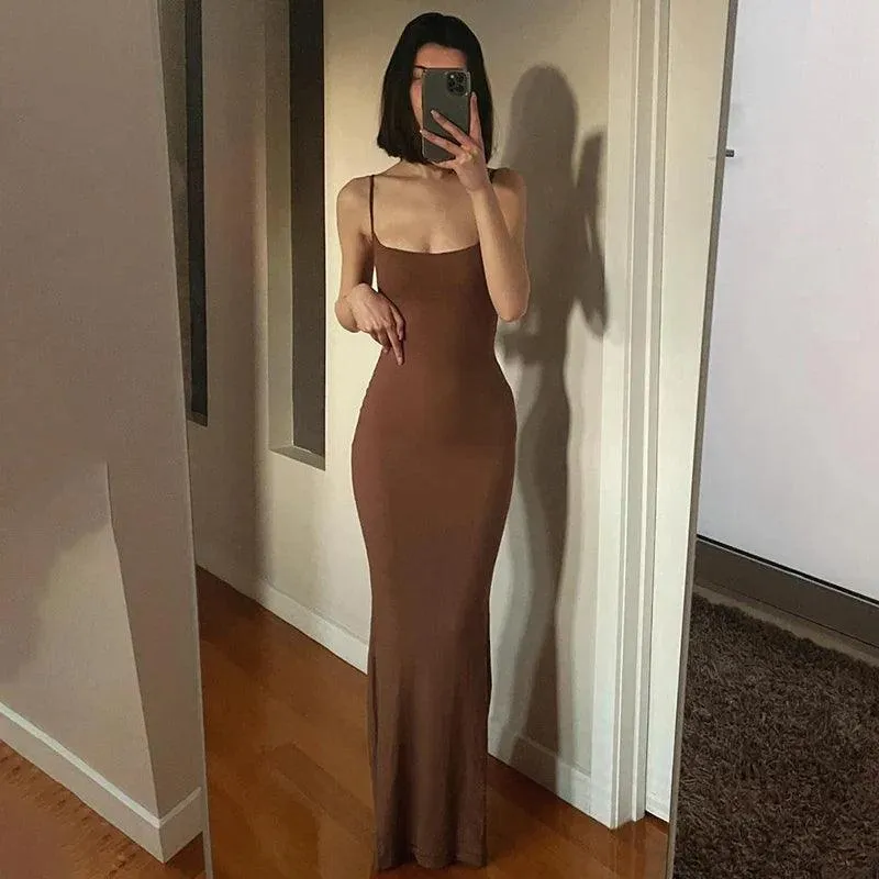 Elegant Maxi Dress: Summer Sleeveless Chic Outfit - Sophisticated Style