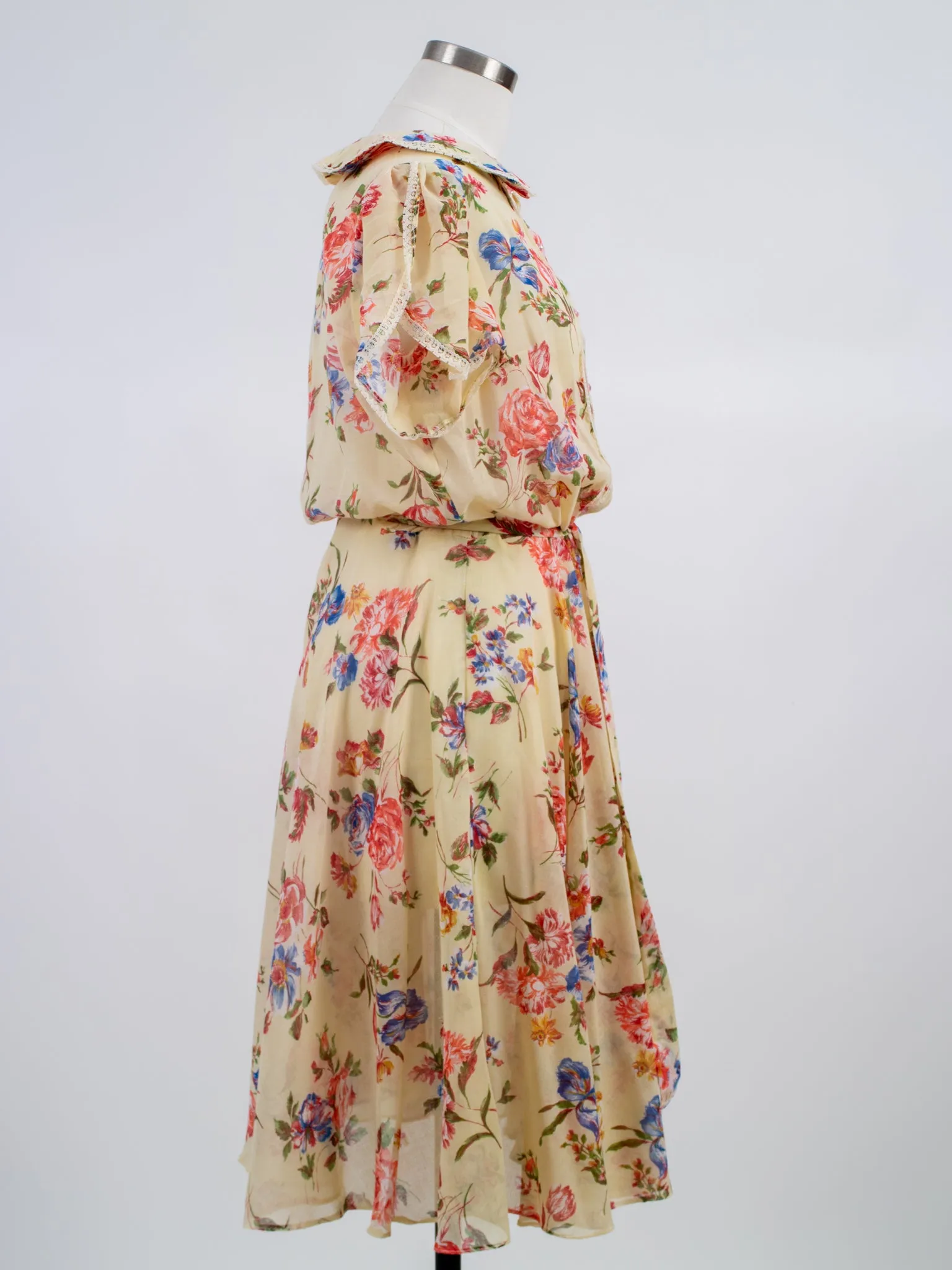 Late 1970s Lightweight Floral Shirtdress with Lace Collar