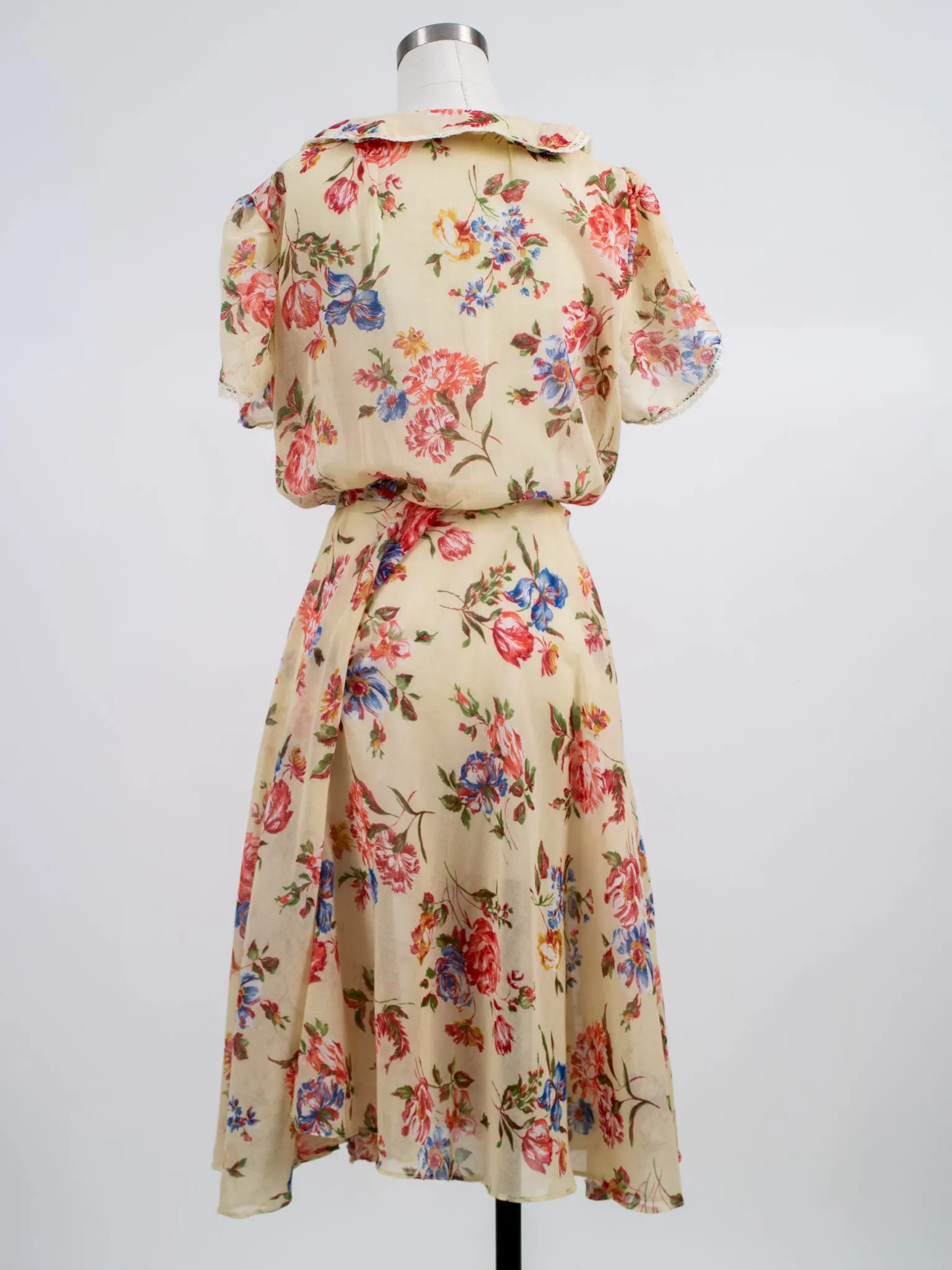 Late 1970s Lightweight Floral Shirtdress with Lace Collar