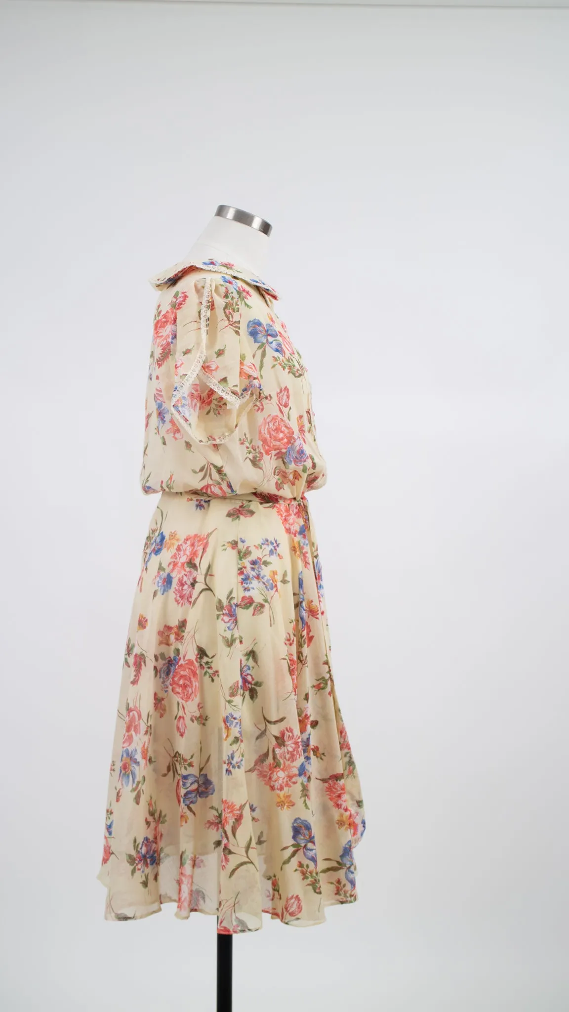Late 1970s Lightweight Floral Shirtdress with Lace Collar