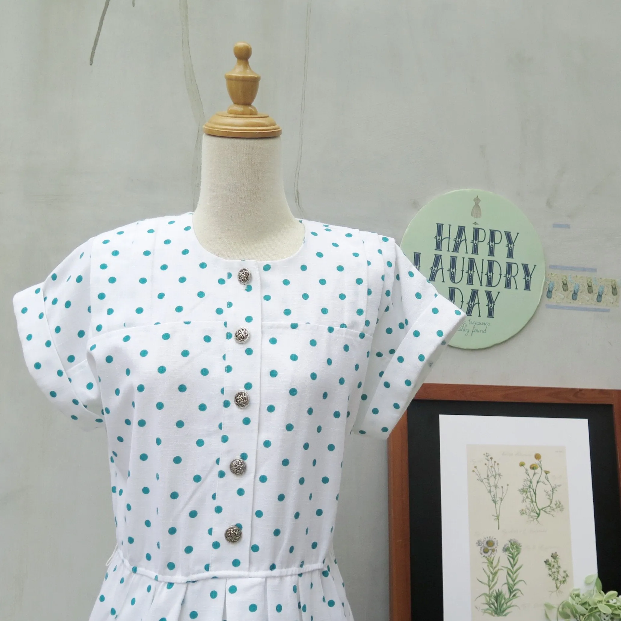 Mint pints | Vintage 1970s 1980s White dress with emerald green polka dots and Pockets