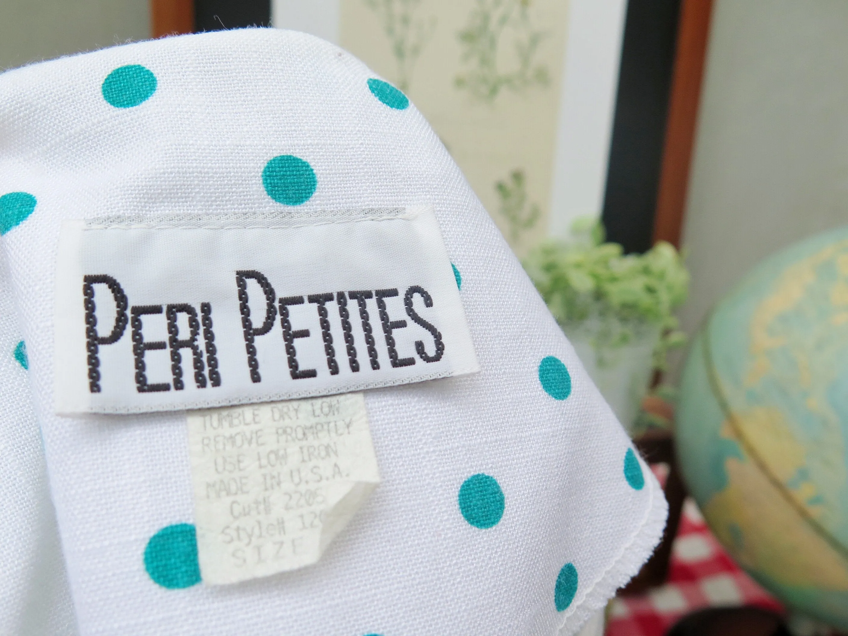 Mint pints | Vintage 1970s 1980s White dress with emerald green polka dots and Pockets