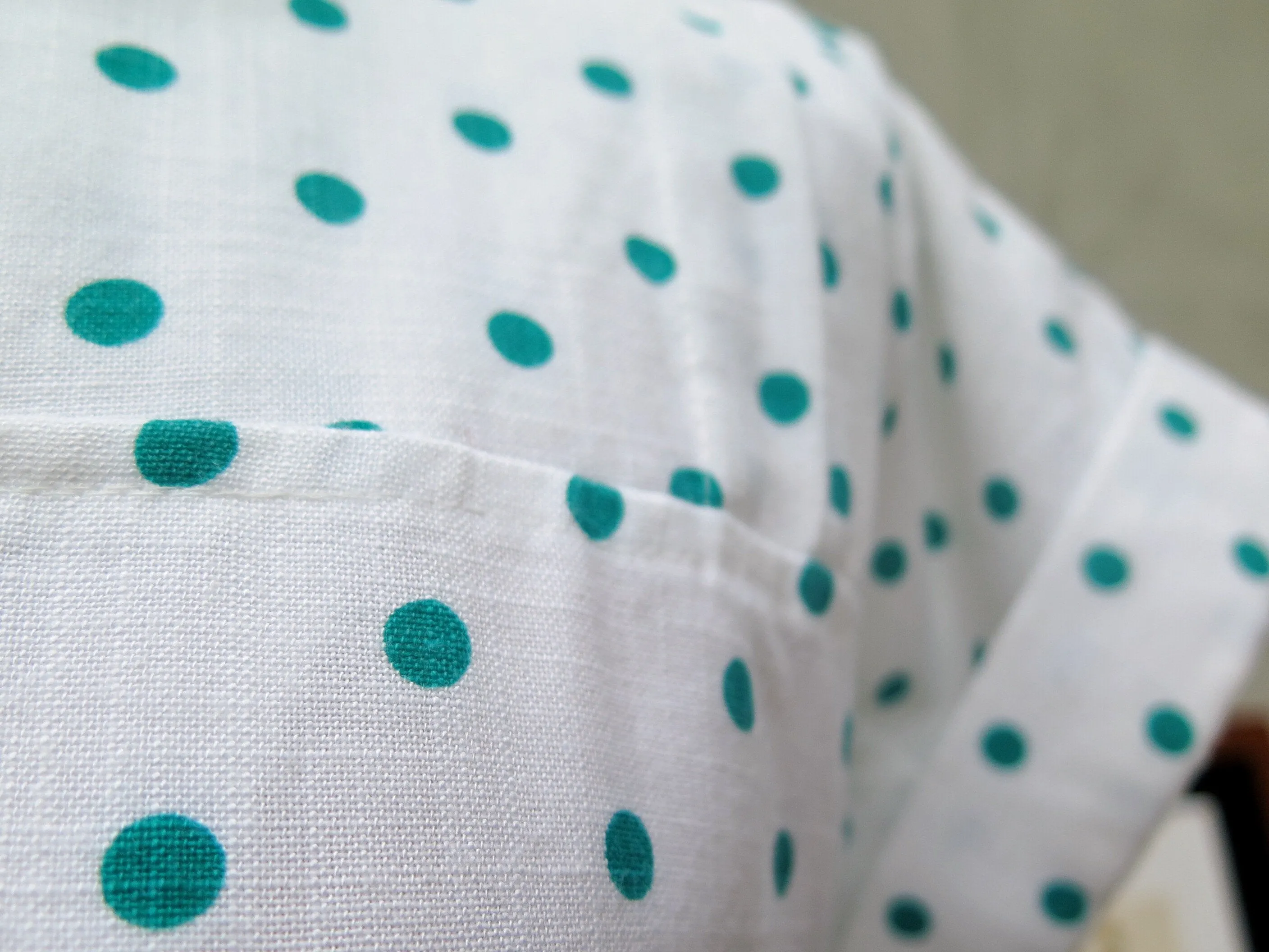 Mint pints | Vintage 1970s 1980s White dress with emerald green polka dots and Pockets